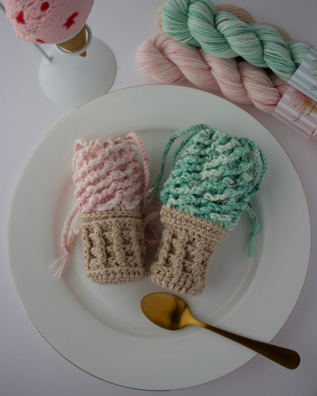 Maison de Glace - Chocolate mint 〈sock yarn〉