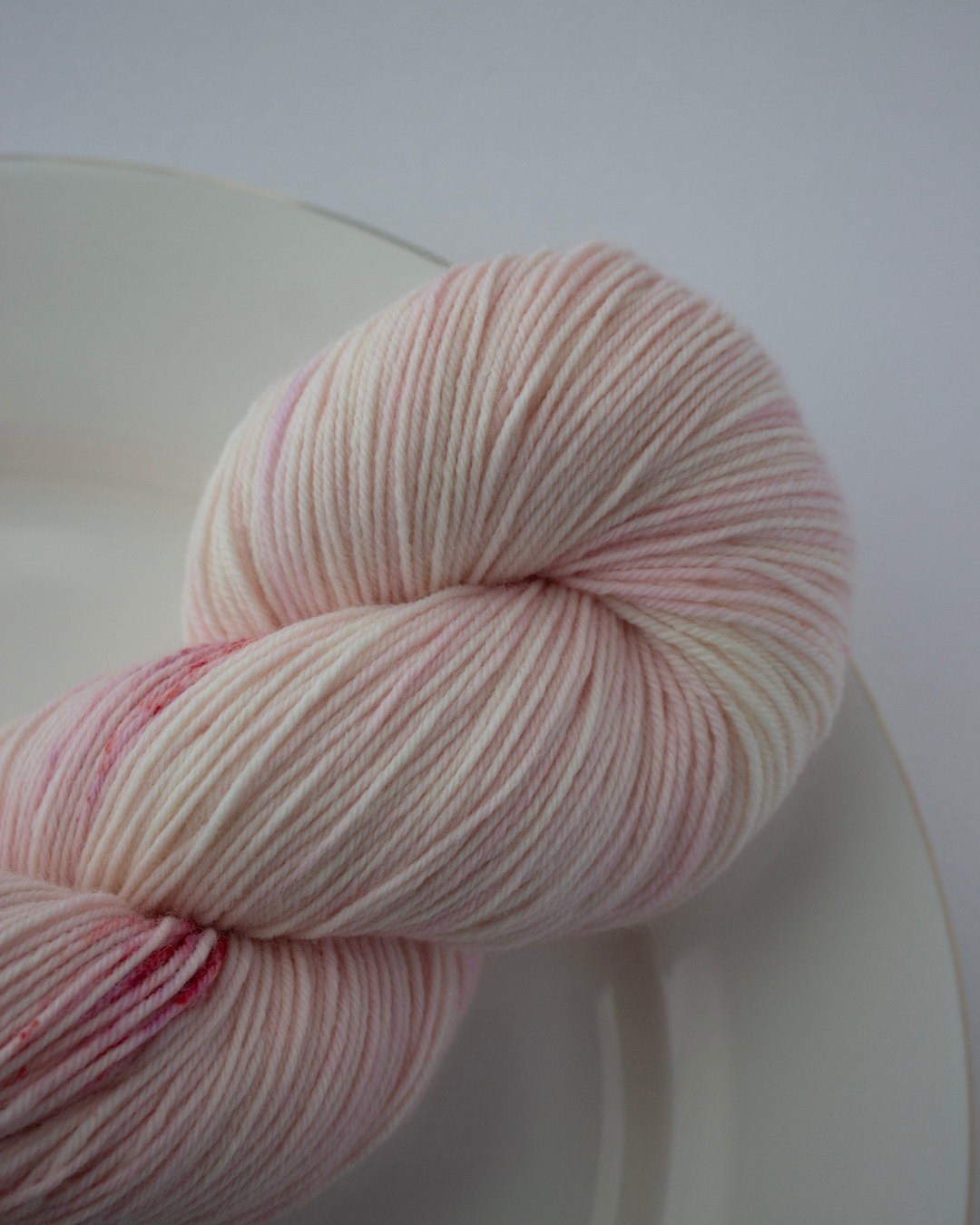 Maison de Glace - Strawberry 〈sock yarn〉