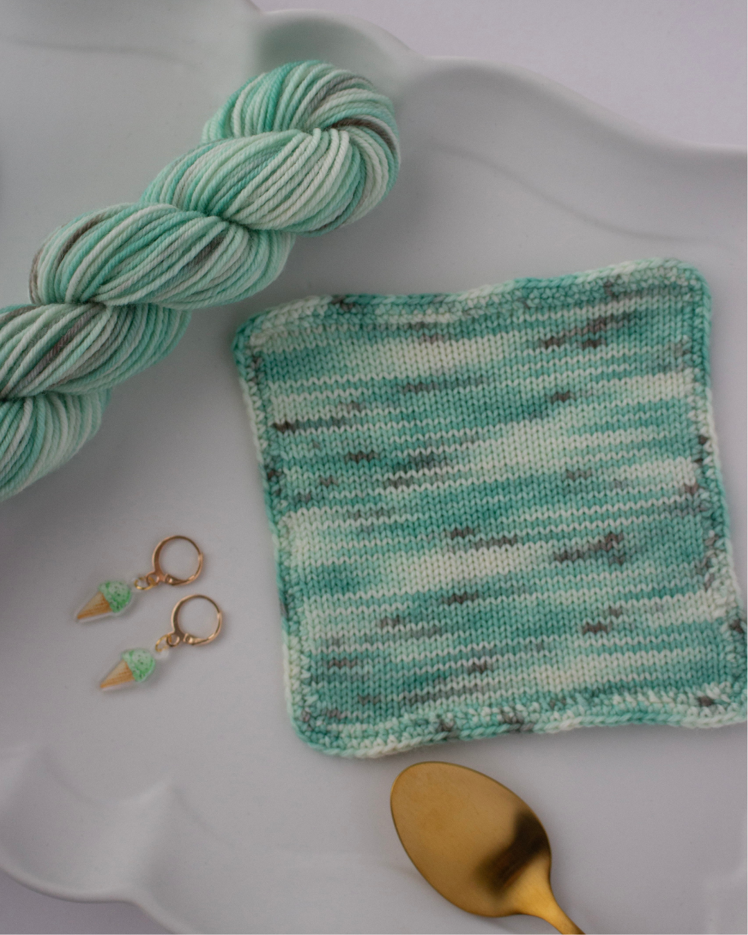 Maison de Glace - Chocolate mint 〈sock yarn〉