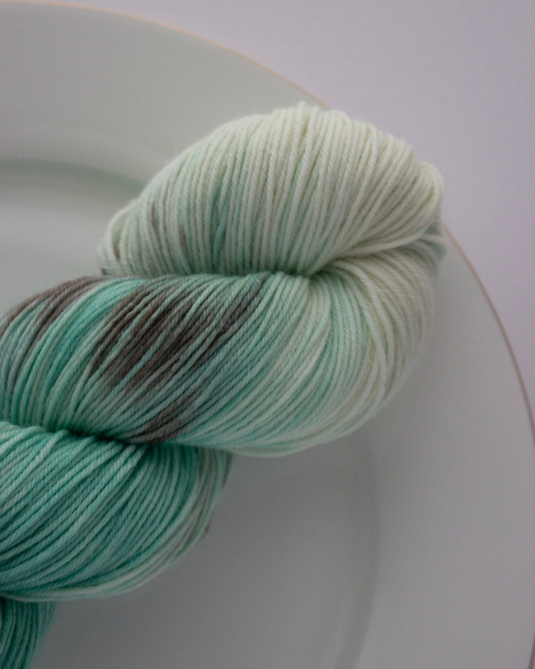 Maison de Glace - Chocolate mint 〈sock yarn〉