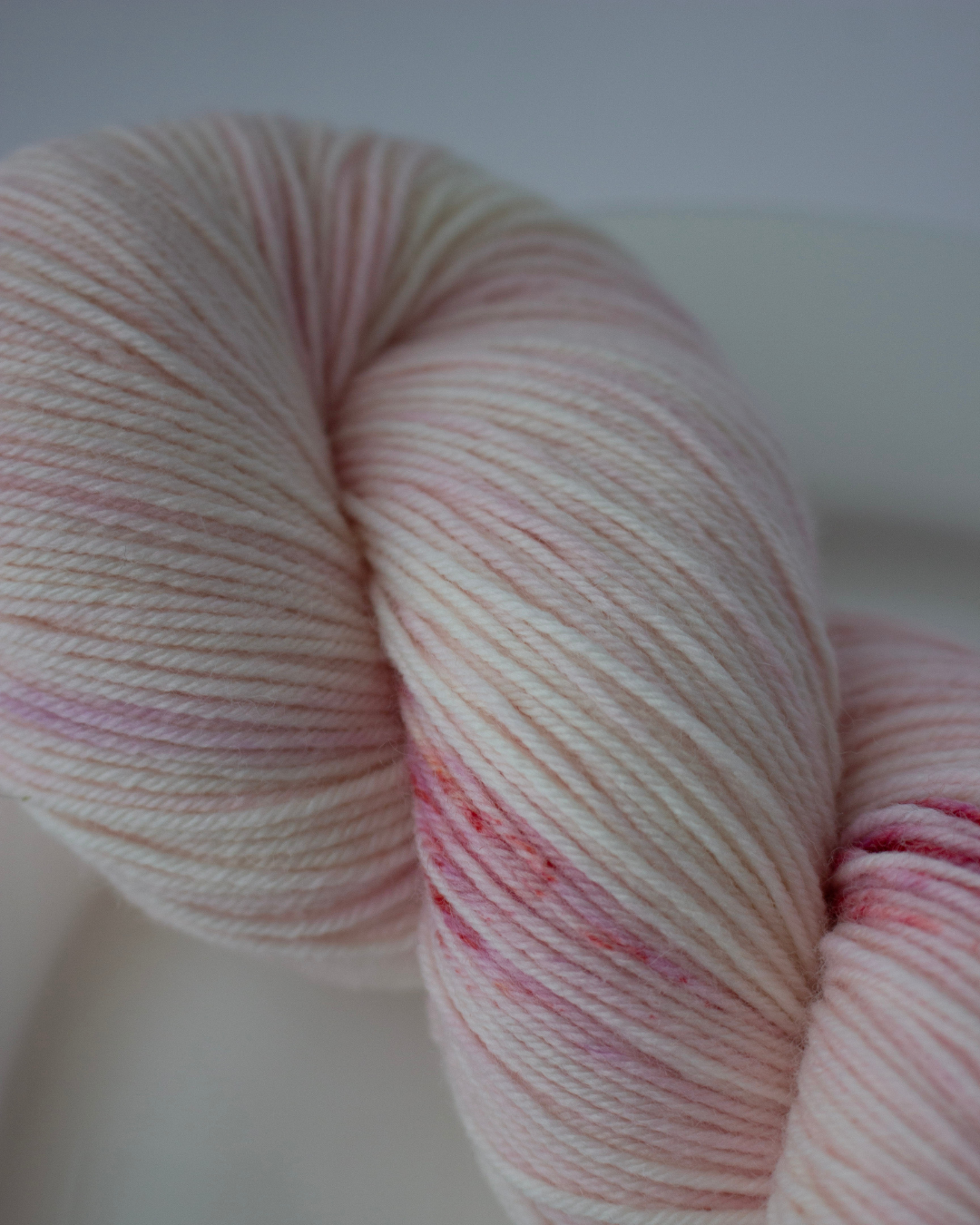 Maison de Glace - Strawberry 〈sock yarn〉